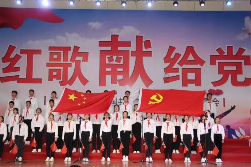 我去报案曾经的一个好朋友，他在外地诈骗了20多万做捞偏门，不知道他真的被判刑后会不会报复我？游戏画面
