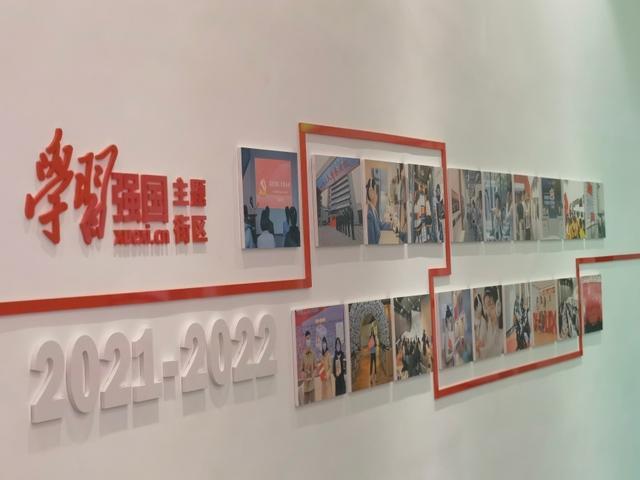 逃离废弃的卡车场